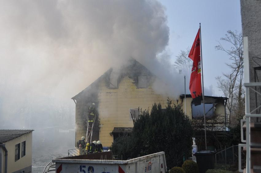 Haus komplett ausgebrannt Leverkusen P35.JPG